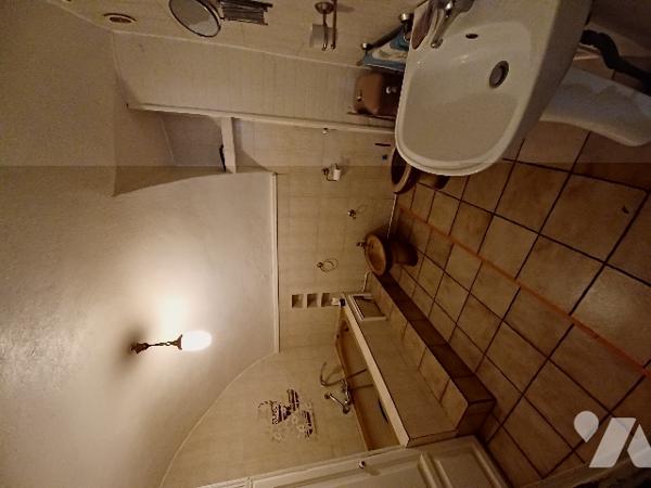 EYGUIERES Maison de Village T6 avec terrasse et garage pour deux roues