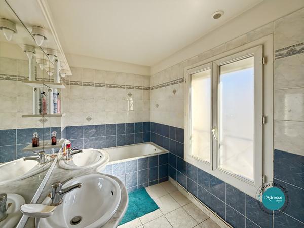 Maison Le Plessis Pate 8 pièce(s) 162 m2