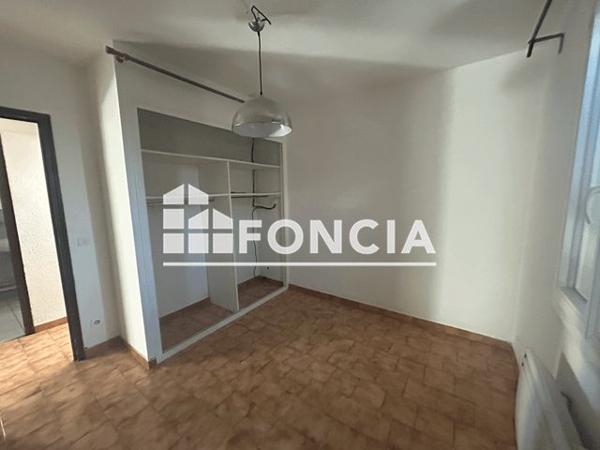 Location Appartement 3 pièces 55 m² - 10 PLACE DE LA LIBERTE Pierrevert 04860