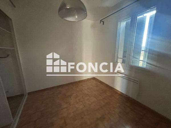 Location Appartement 3 pièces 55 m² - 10 PLACE DE LA LIBERTE Pierrevert 04860