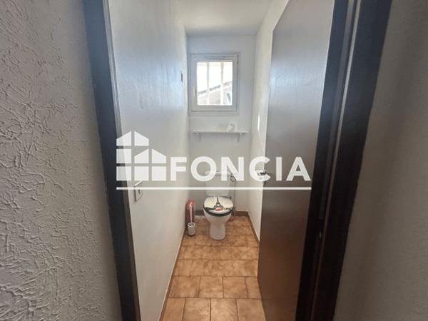 Location Appartement 3 pièces 55 m² - 10 PLACE DE LA LIBERTE Pierrevert 04860