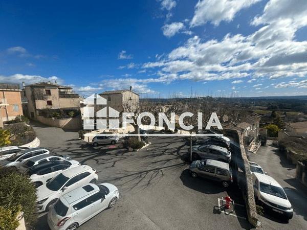 Location Appartement 3 pièces 55 m² - 10 PLACE DE LA LIBERTE Pierrevert 04860