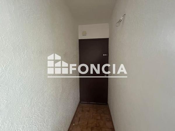 Location Appartement 3 pièces 55 m² - 10 PLACE DE LA LIBERTE Pierrevert 04860