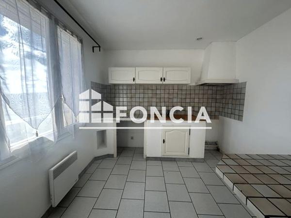 Location Appartement 3 pièces 55 m² - 10 PLACE DE LA LIBERTE Pierrevert 04860