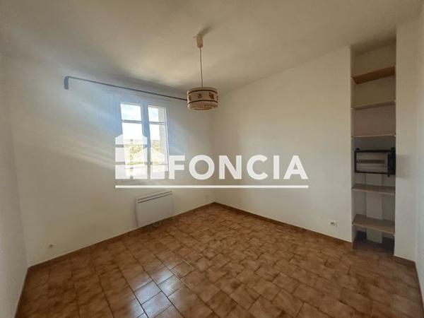 Location Appartement 3 pièces 55 m² - 10 PLACE DE LA LIBERTE Pierrevert 04860