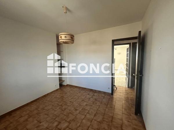 Location Appartement 3 pièces 55 m² - 10 PLACE DE LA LIBERTE Pierrevert 04860