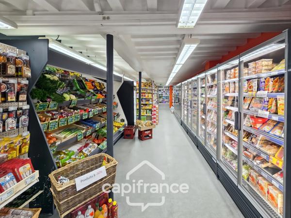 BOULLERET (18) – Immeuble de rapport avec commerces et logement loué