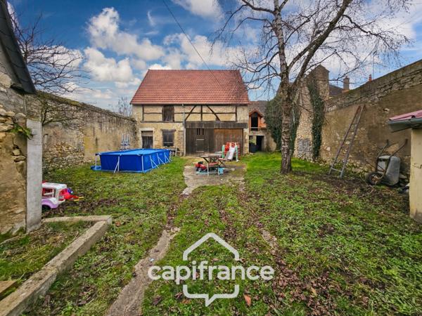 BOULLERET (18) – Immeuble de rapport avec commerces et logement loué