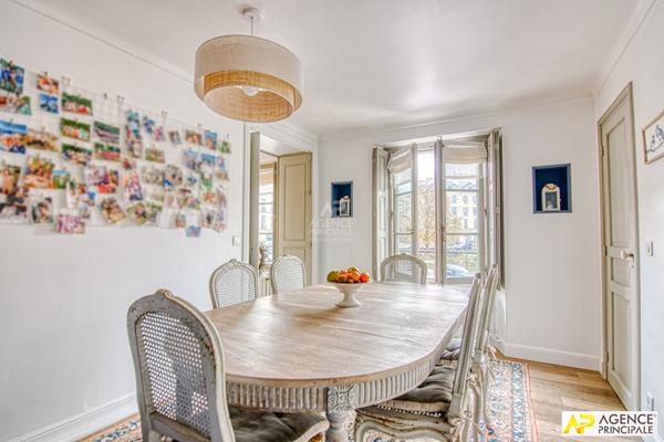 Versailles Notre Dame Place Hoche - Appartement 6 pièces 152.94m² au sol (150.69m² carrez) situé au premier étage €1 570 000 ** - Référence 27837