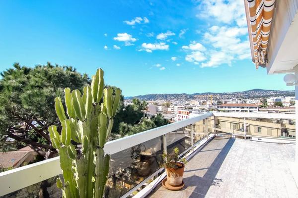 Bel appartement vue mer en avant dernier étage quartier Rostagne