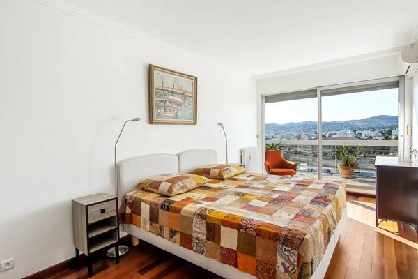 Bel appartement vue mer en avant dernier étage quartier Rostagne