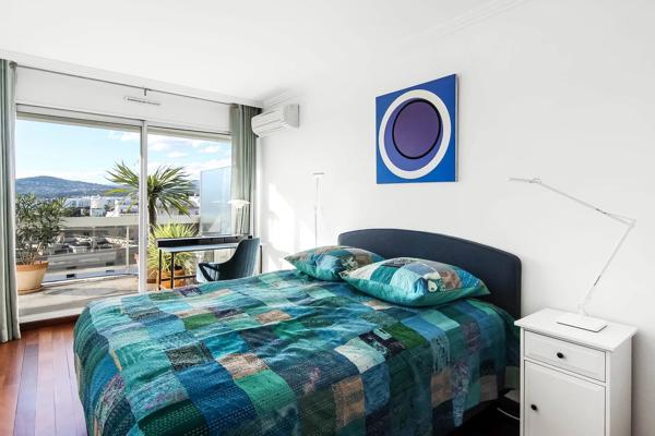 Bel appartement vue mer en avant dernier étage quartier Rostagne