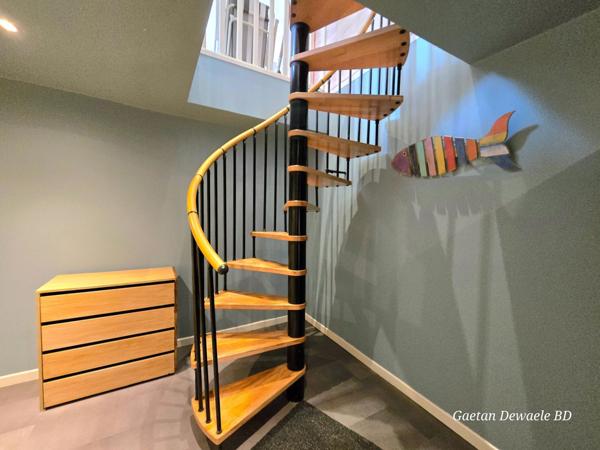 DUPLEX INVERSÉ 90 m² – PROCHE MER – JARDIN – VENDU MEUBLÉ