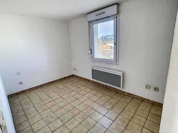 APPARTEMENT T2 AVEC BALCON ET PARKING EN RESIDENCE SECURISEE