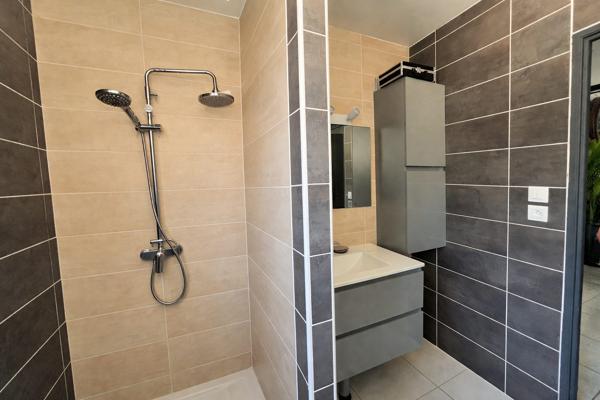 Maison récente de 115 m² avec piscine, 3 chambres et parc arboré à Port-Sainte-Foy-et-Ponchapt