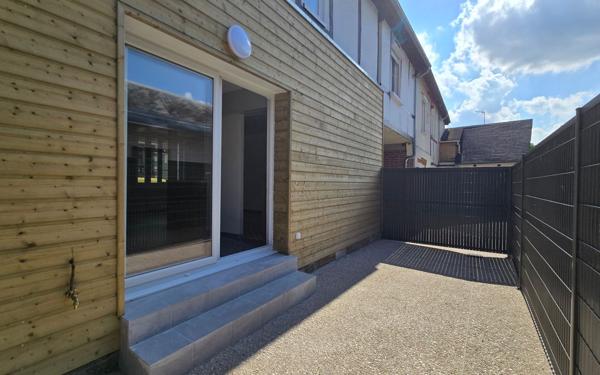 Maison à louer    2 pièces • 92 m2 Tourny