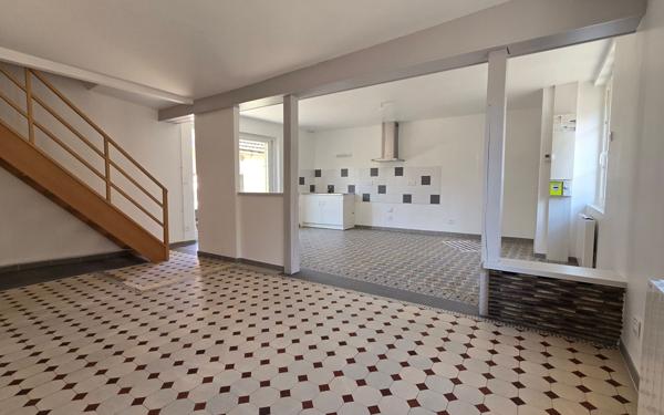 Maison à louer    2 pièces • 92 m2 Tourny