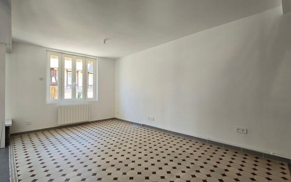 Maison à louer    2 pièces • 92 m2 Tourny