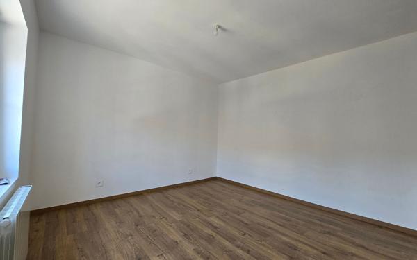 Maison à louer    2 pièces • 92 m2 Tourny