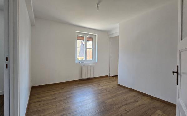 Maison à louer    2 pièces • 92 m2 Tourny