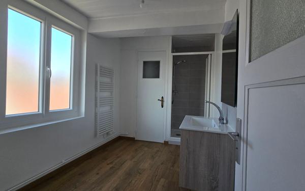 Maison à louer    2 pièces • 92 m2 Tourny