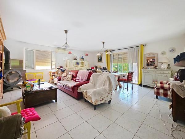 Rare sur le secteur: Maison impeccable avec Piscine et 4 chambres.