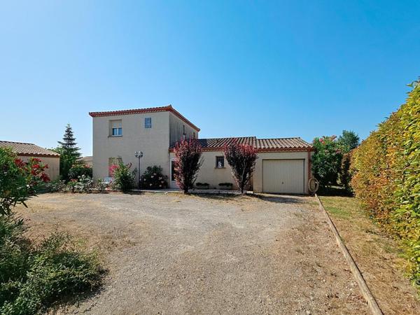 Rare sur le secteur: Maison impeccable avec Piscine et 4 chambres.