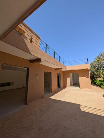 A Vendre Villa Contemporaine à Terminer - Route de Fès - À seulement 15 km de Marrakech