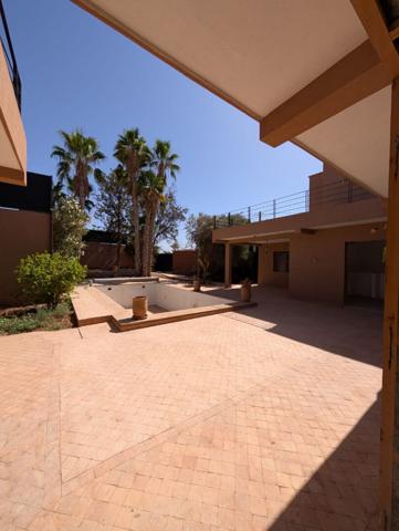A Vendre Villa Contemporaine à Terminer - Route de Fès - À seulement 15 km de Marrakech