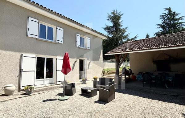 Belle et grande maison à Lens-Lestang