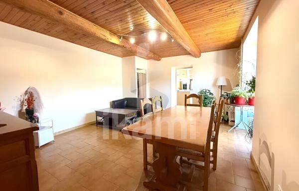 Belle et grande maison à Lens-Lestang