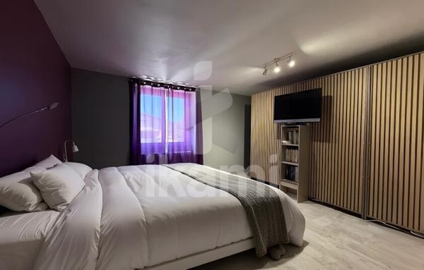 Belle et grande maison à Lens-Lestang