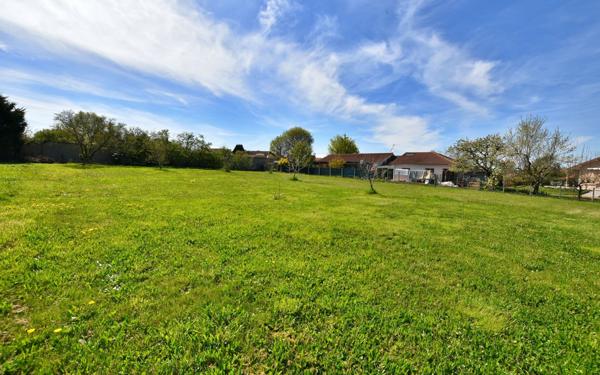 Terrain à vendre    Commelle-Vernay