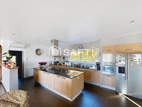 Maison d architecte 220m2 et garage 76 m2