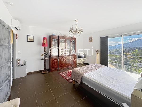 Maison d architecte 220m2 et garage 76 m2