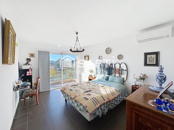 Maison d architecte 220m2 et garage 76 m2