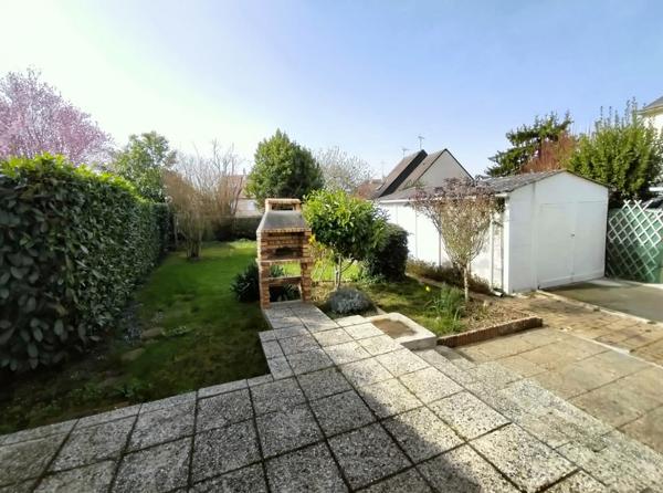 Maison 4 pièces de 75 m² au calme avec garage, sous-sol et terrain de 356 m²