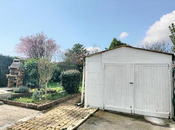Maison 4 pièces de 75 m² au calme avec garage, sous-sol et terrain de 356 m²
