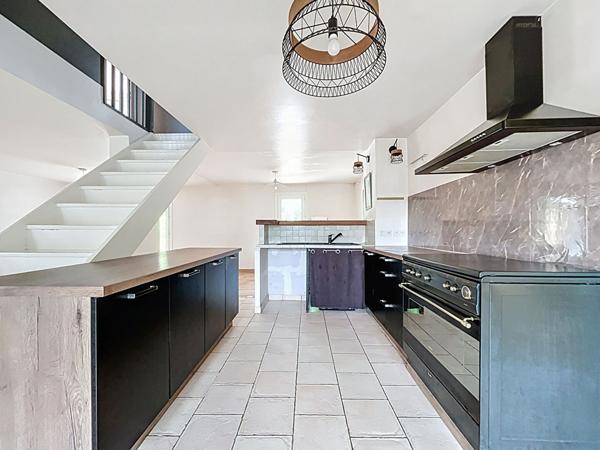 EXCLUSIVITE - MAISON INDIVIDUELLE DE 117 M² SUR 759 M² DE TERRAIN AVEC PISCINE