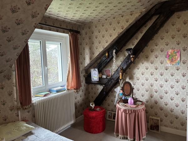 Cérilly – Maison de campagne avec dépendance sur un terrain de 3276 m² Cérilly (03350)