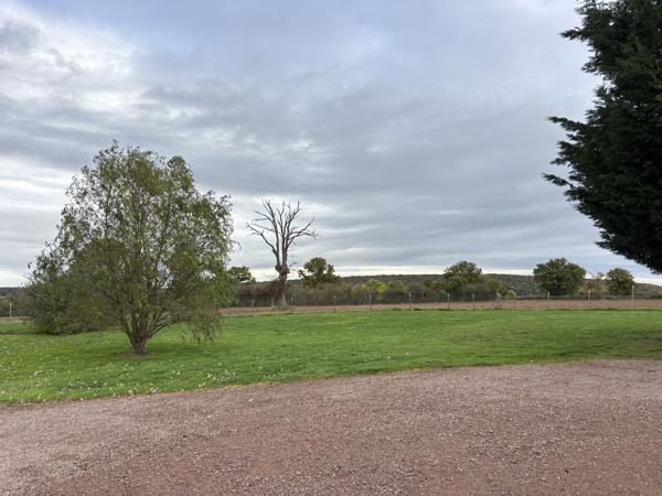 Cérilly – Maison de campagne avec dépendance sur un terrain de 3276 m² Cérilly (03350)