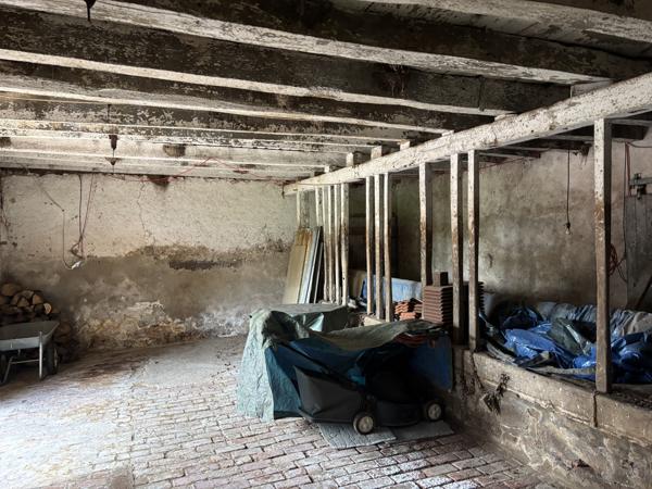 Cérilly – Maison de campagne avec dépendance sur un terrain de 3276 m² Cérilly (03350)