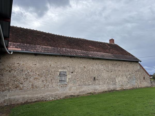 Cérilly – Maison de campagne avec dépendance sur un terrain de 3276 m² Cérilly (03350)