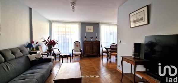 Appartement 3 pièces de 66 m² à Paris (75012)