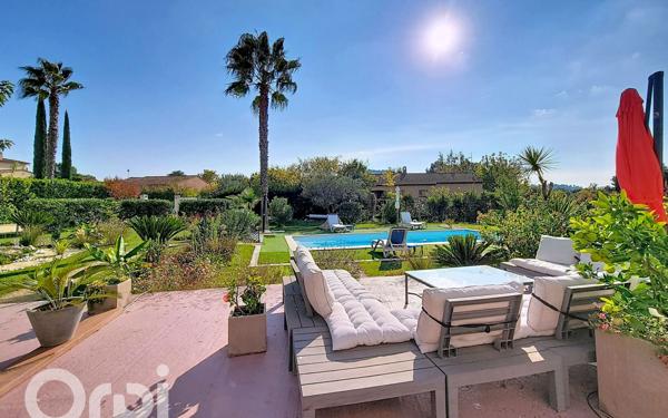 Maison à vendre    6 pièces •  Le Beausset