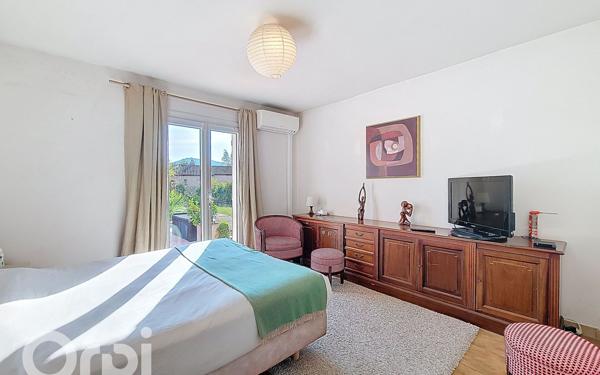 Maison à vendre    6 pièces •  Le Beausset