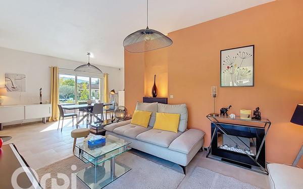 Maison à vendre    6 pièces •  Le Beausset