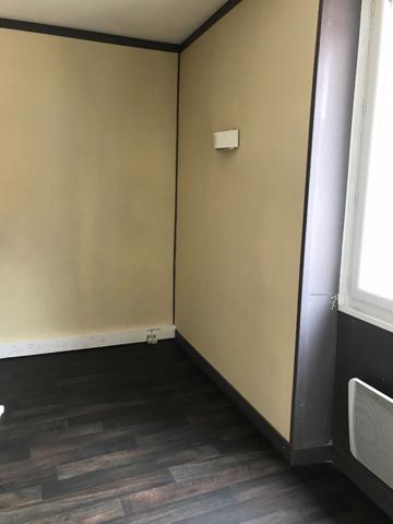 A VENDRE -BUREAUX / SURFACE DE VENTE / STOCKAGE - CENTRE VILLE FOURCHAMBAULT