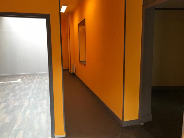A VENDRE -BUREAUX / SURFACE DE VENTE / STOCKAGE - CENTRE VILLE FOURCHAMBAULT