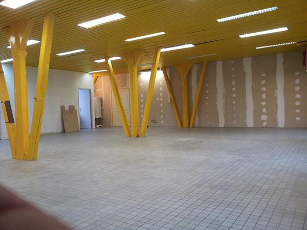 A VENDRE -BUREAUX / SURFACE DE VENTE / STOCKAGE - CENTRE VILLE FOURCHAMBAULT